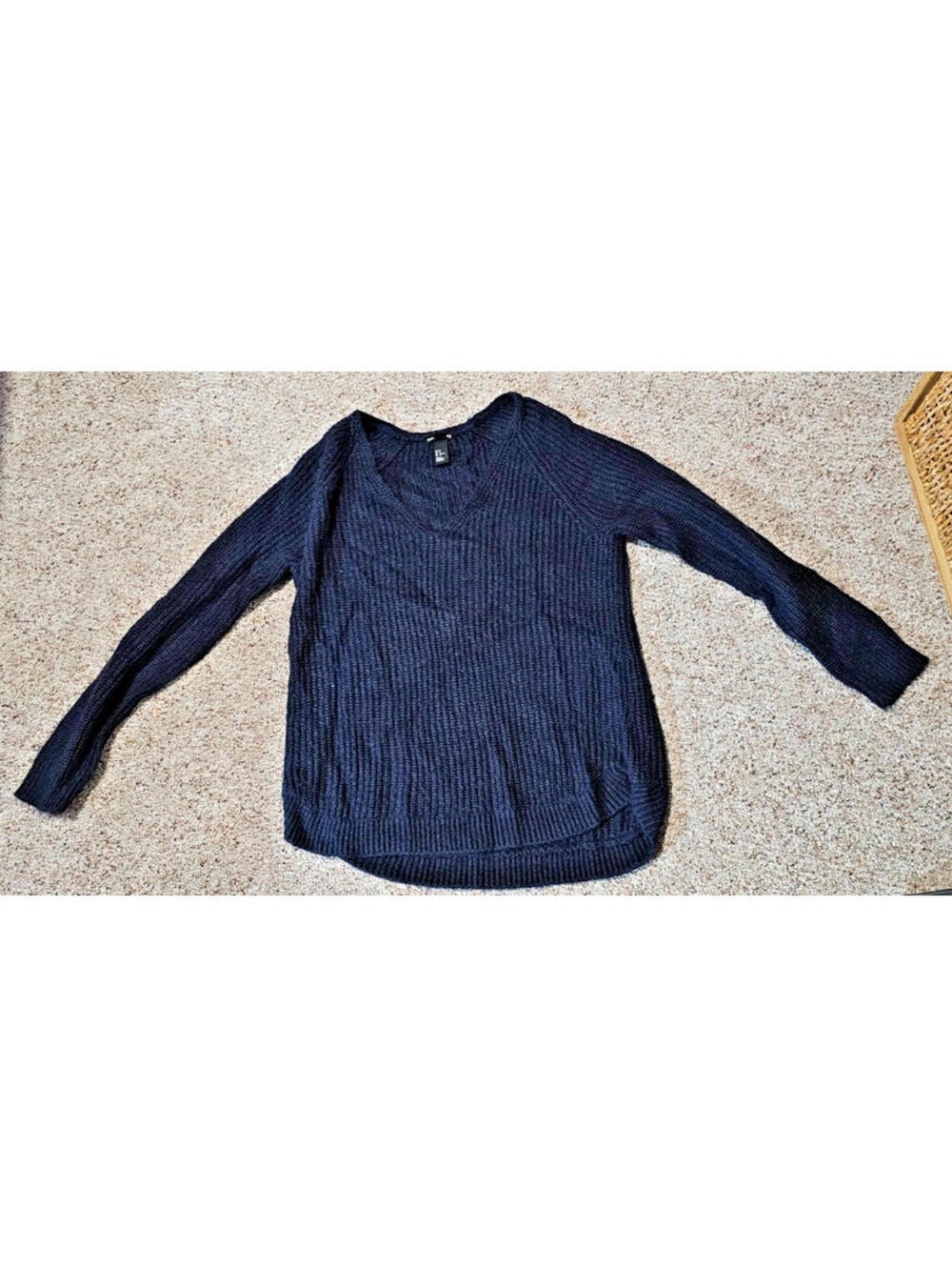 H&M Women's V-neck Sweater Size M Navy Blue ribbed-knit pullover
